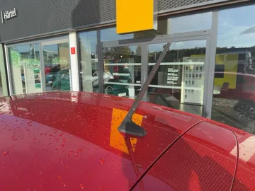 Car image 32