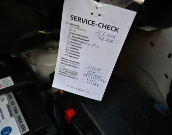 Car image 26