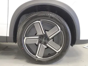 Car image 40