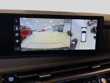 Car image 10
