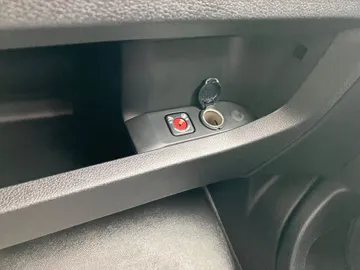 Car image 34