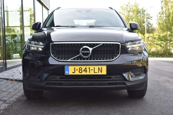 Volvo XC40 T2 Momentum 95 kW image number 2