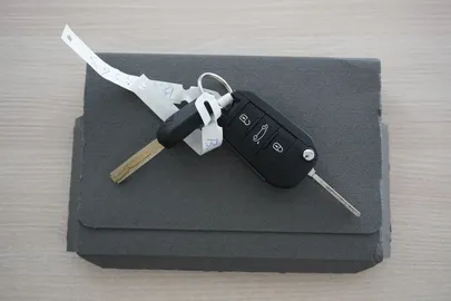 Car image 27
