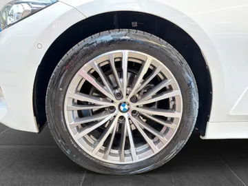 Car image 33