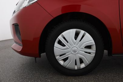 Car image 26