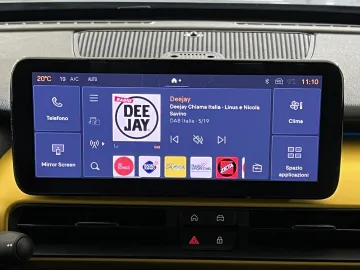 Car image 27