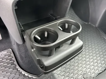 Car image 33