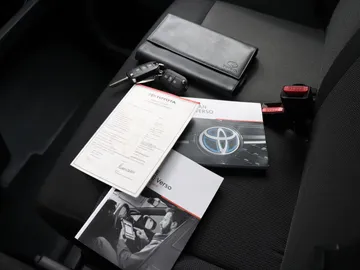 Car image 22