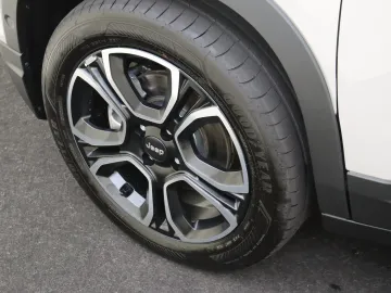 Car image 35