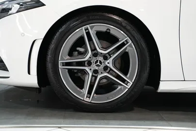 Car image 33