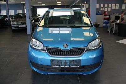 Car image 3