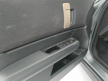 Car image 31