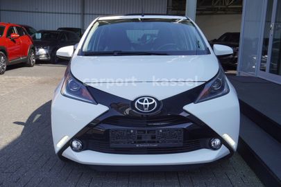 Car image 3