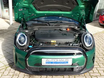 Car image 24