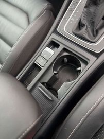 Car image 33