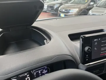 Car image 28