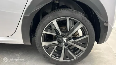 Car image 20