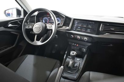 Car image 10