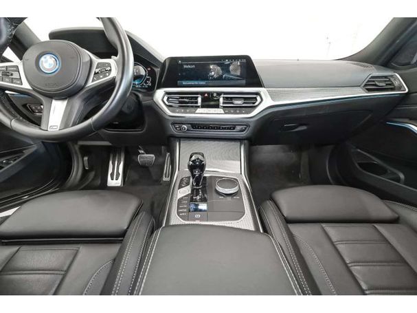 BMW 330 e Touring M xDrive 215 kW image number 6