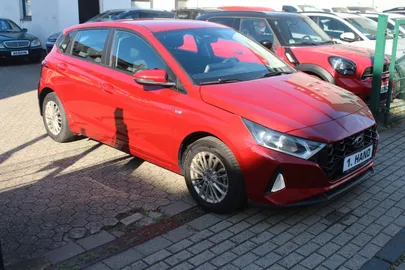 Car image 3