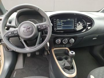 Car image 12