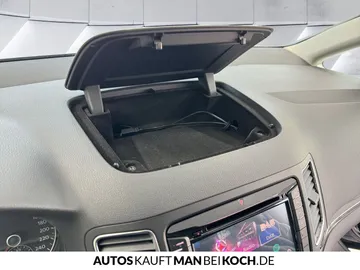 Car image 29