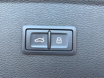 Car image 34