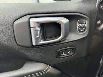 Car image 36