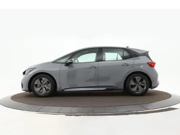 Car image 26