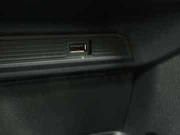 Car image 32