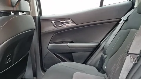 Car image 34