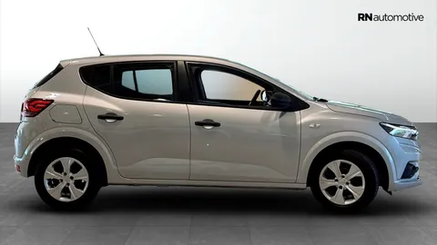 Car image 5