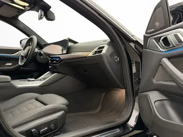 Car image 38