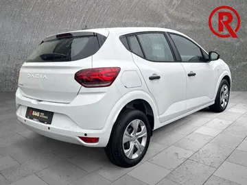 Car image 4