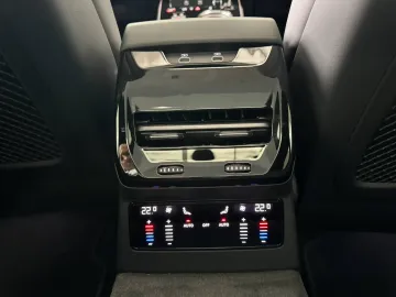 Car image 33