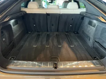 Car image 34