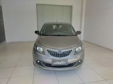 Car image 4