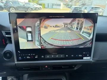 Car image 12
