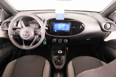 Car image 4