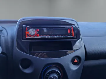 Car image 16