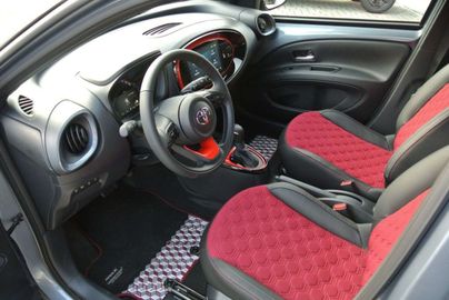 Car image 12