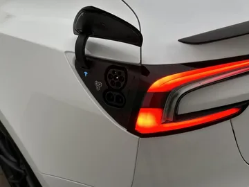 Car image 37