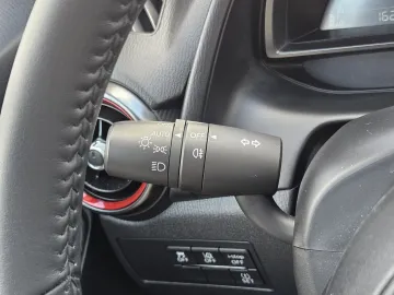Car image 28