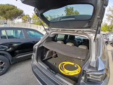 Car image 29
