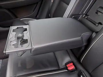 Car image 46