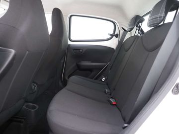 Car image 30