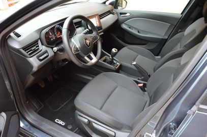 Car image 11