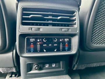 Car image 32