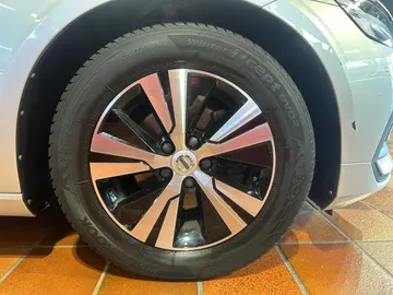 Car image 37