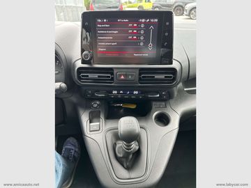 Car image 27